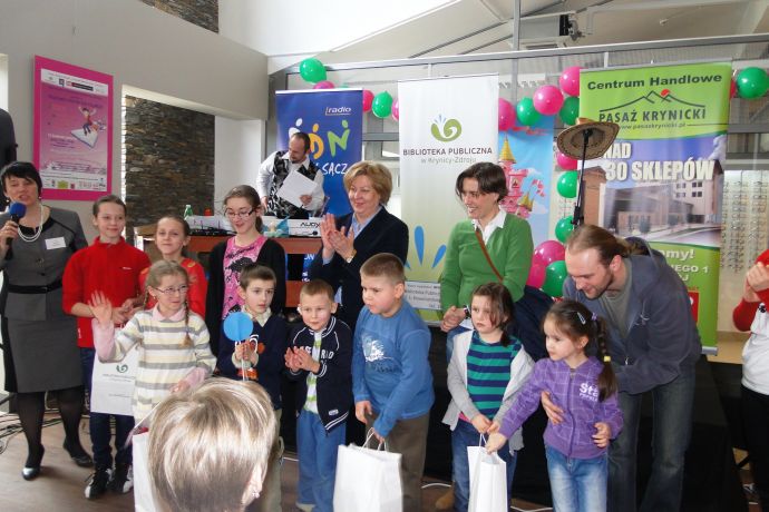 DZIECI KOCHAJĄ KSIĄŻKI